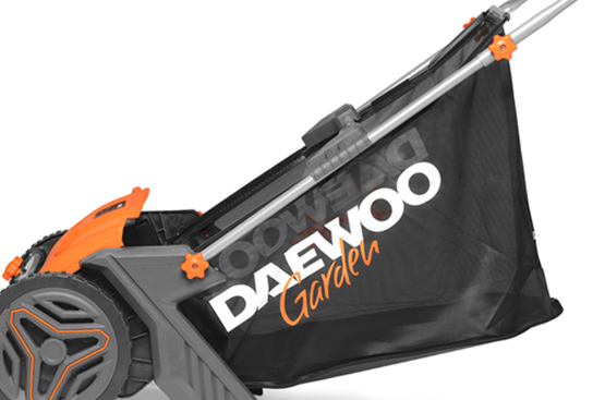 Позволяет собирать больше листвы без частых остановок для ее опустошения, существенно увеличивая продолжительность непрерывной работы.